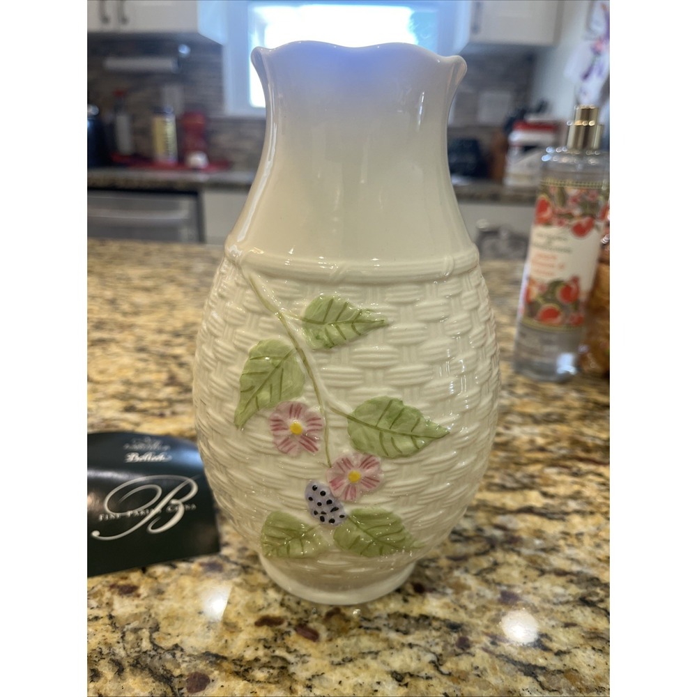 BELLEEK POTTERY IRELAND SUMMER BRIAR MILLENIUM 2000 VASE